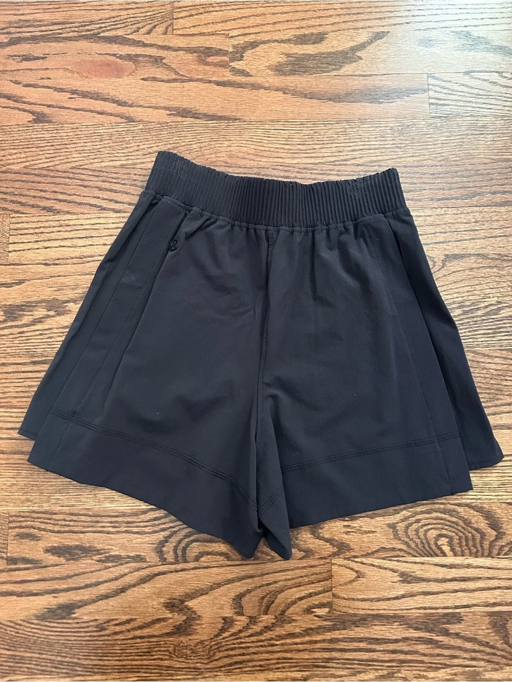 Women's Lululemon Stretch Woven Relaxed-Fit High-Rise Short 4